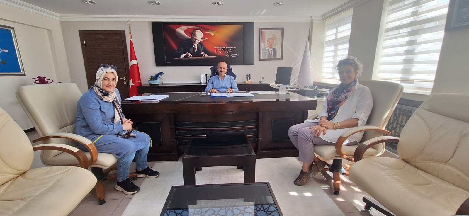 Bakanlığımız ÇED İzleme ve Çevre Denetim Dairesi Başkanlığı Denetim Stratejisi Şube Müdürü Sayın Nüket DEMİRHAN, İl Müdürümüz Sayın Engin ÖZTÜRK'ü makamında ziyaret etti.