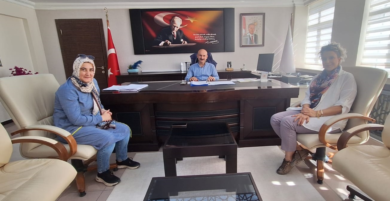 Bakanlığımız ÇED İzleme ve Çevre Denetim Dairesi Başkanlığı Denetim Stratejisi Şube Müdürü Sayın Nüket DEMİRHAN, İl Müdürümüz Sayın Engin ÖZTÜRK'ü makamında ziyaret etti.