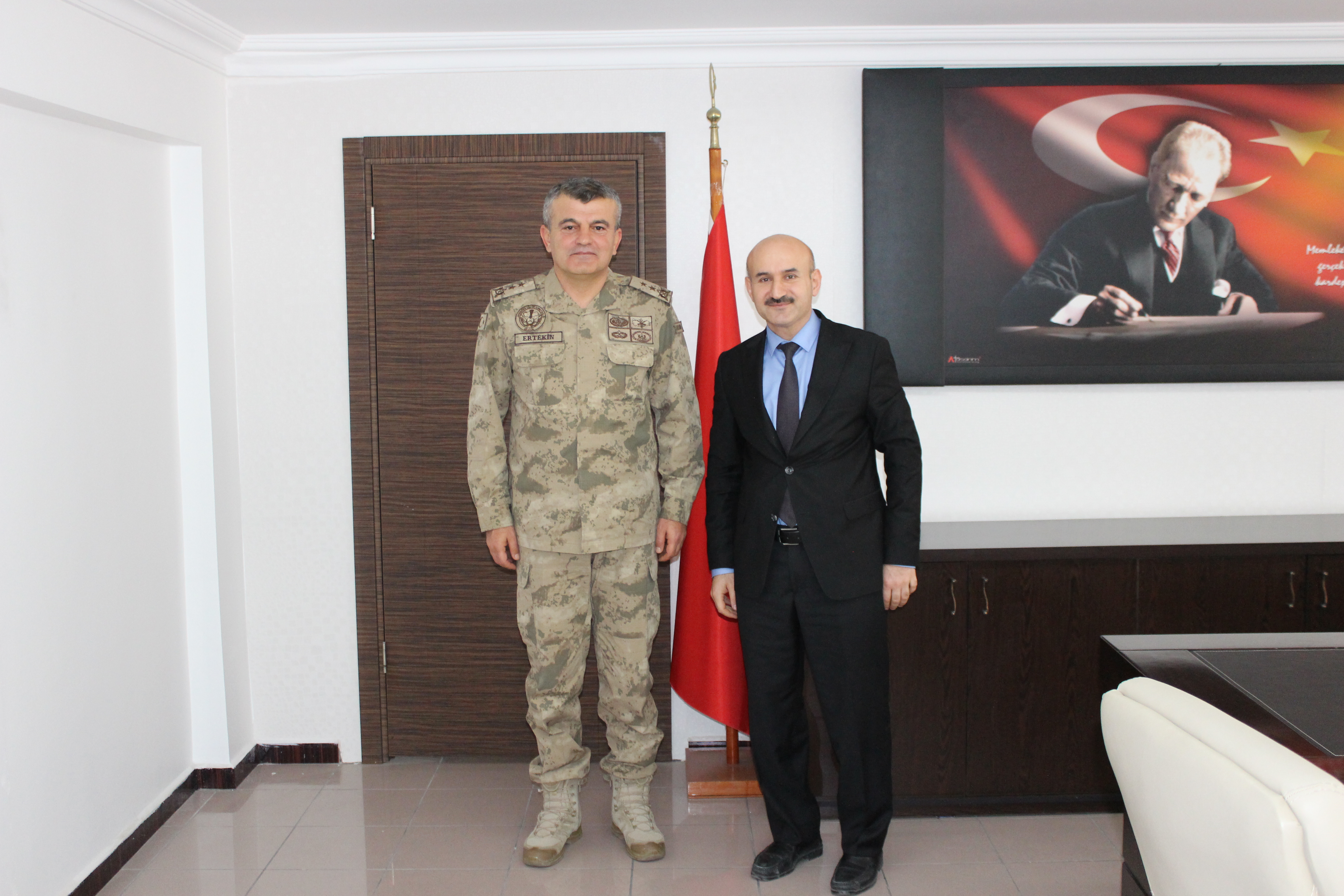 Bilecik Jandarma Eğitim Komutanı Tümgeneral Uğur Ertekin, İl Müdürümüz Sayın Engin ÖZTÜRK'ü makamında ziyaret etti.