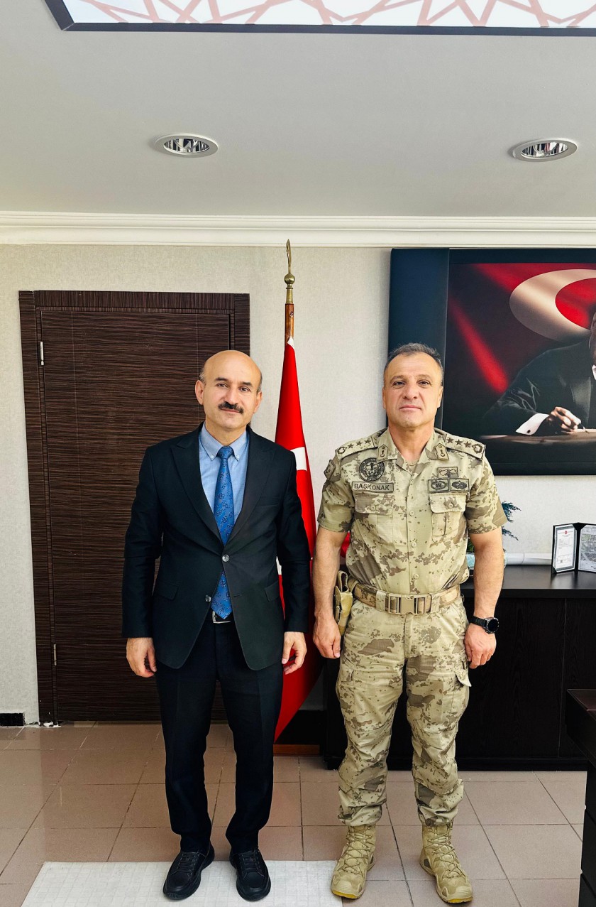 Bilecik Jandarma Eğitim Alay Komutanı J. Albay Sayın Uğur BAŞKONAK, İl Müdürümüz Sayın Engin ÖZTÜRK'ü makamında ziyaret etti.