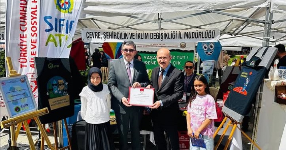 Bilecik Şeyh Edebali Üniversitesi Rektörü Prof. Dr. Zafer Asım KAPLANCIKLI tarafından İl Müdürlüğümüze Teşekkür Belgesi Verilmiştir.