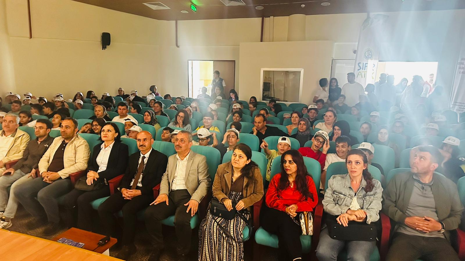 Doğa ve Canlıların Yanındayız Tiyatro Gösterisi gerçekleştirildi.