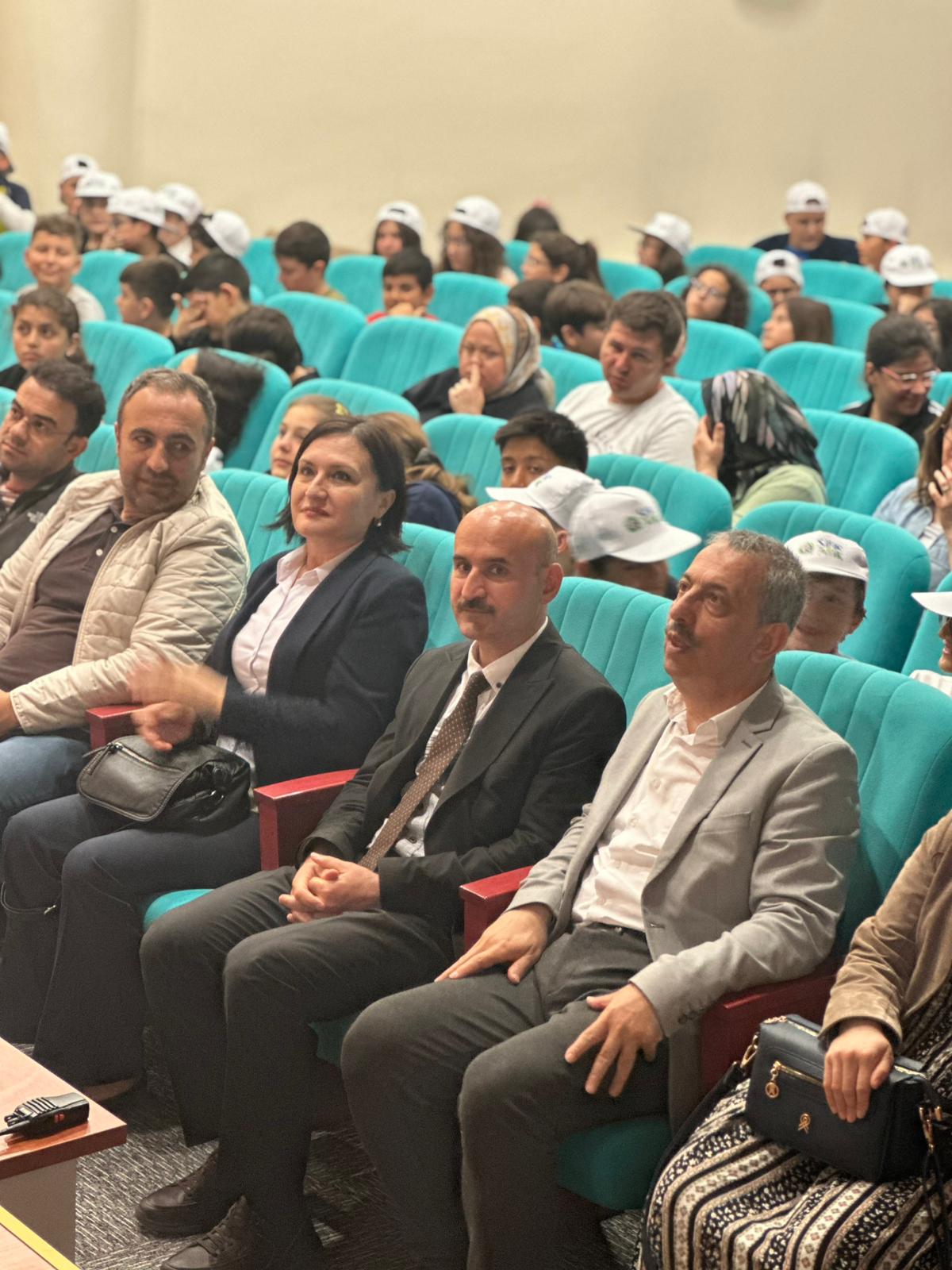 Doğa ve Canlıların Yanındayız Tiyatro Gösterisi gerçekleştirildi.
