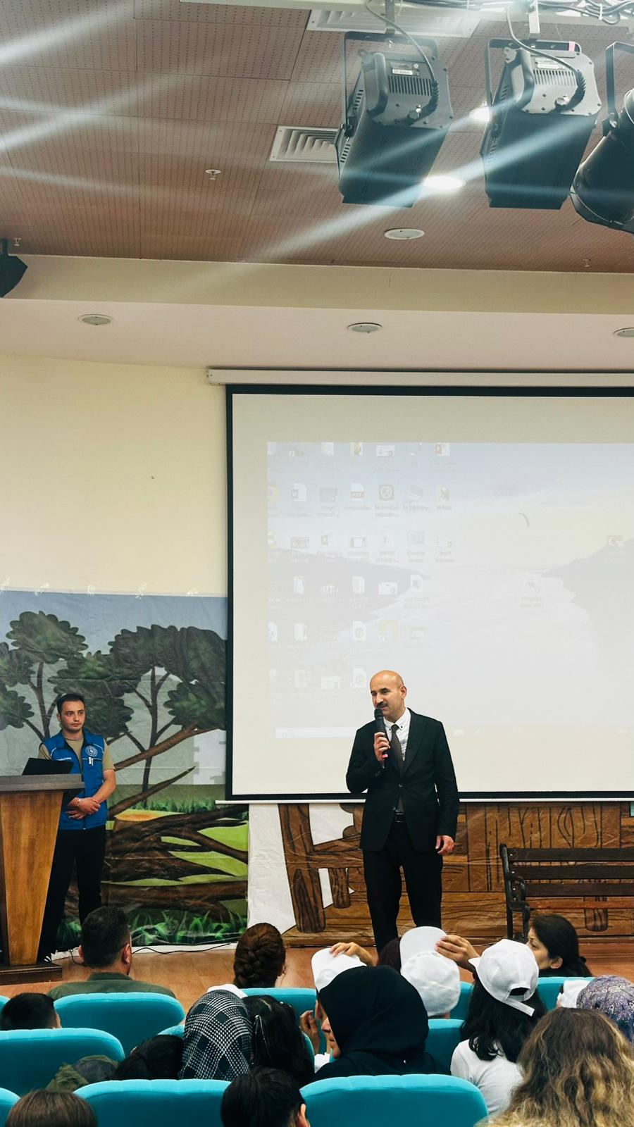 Doğa ve Canlıların Yanındayız Tiyatro Gösterisi gerçekleştirildi.