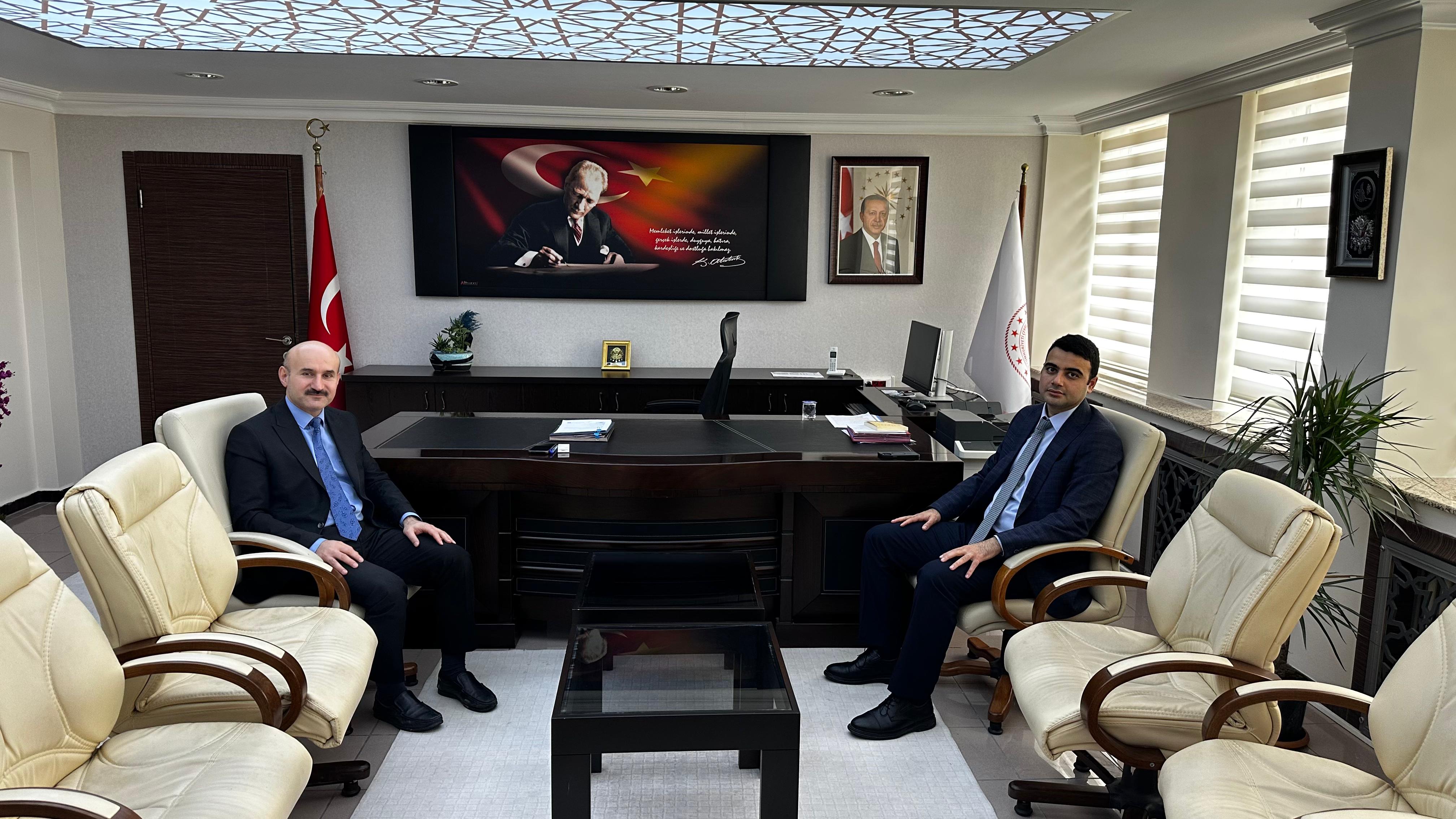 İl Müdürümüz Sayın Engin ÖZTÜRK'e, Osmaneli Kaymakamı Sayın Abdüssamed KILIÇ hayırlı olsun ziyaretinde bulunmuştur.