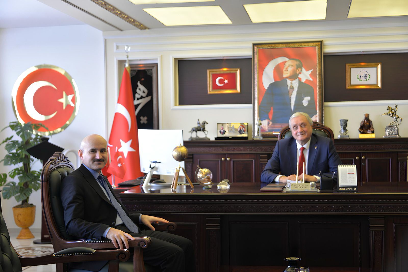 İl Müdürümüz Sayın Engin ÖZTÜRK, Bozüyük Belediye Başkanı Sayın Mehmet Talat BAKKALCIOĞLU'na iadeiziyarette bulunmuştur.