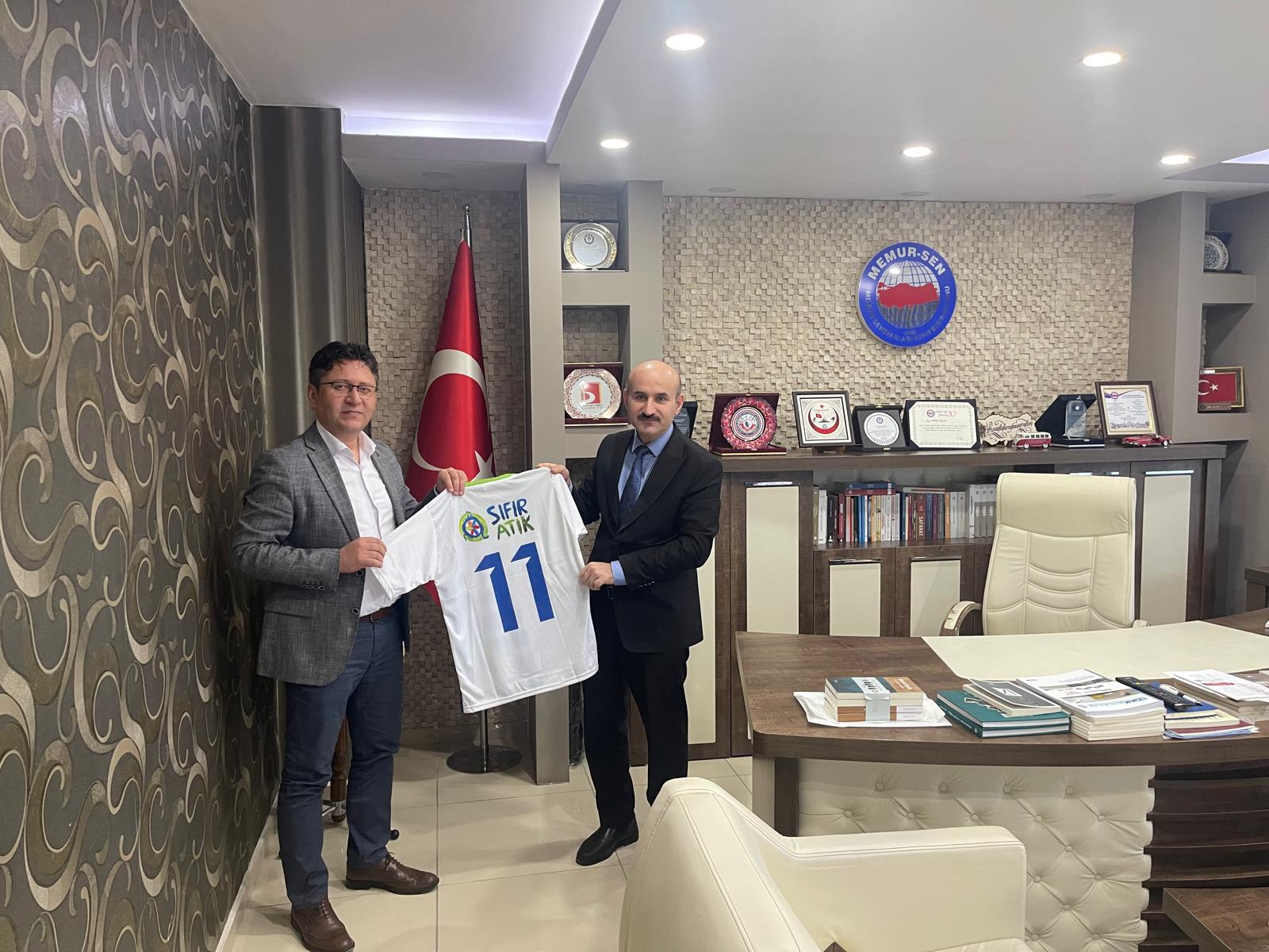 İl Müdürümüz Sayın Engin ÖZTÜRK, Memur-Sen Bilecik İl Başkanı Ahmet SELÖZ'e iadeiziyarette bulunmuştur.