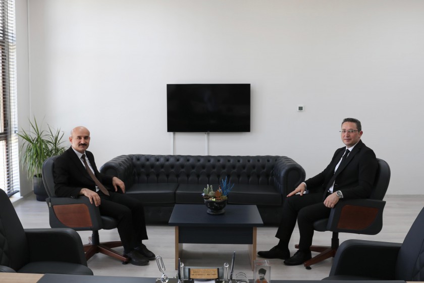 İl Müdürümüz Sayın Engin ÖZTÜRK, Eskişehir  Tapu ve Kadastro XVII. Bölge Müdürü Sayın Sadık YILDIRIM'a iadeiziyarette bulunmuştur.