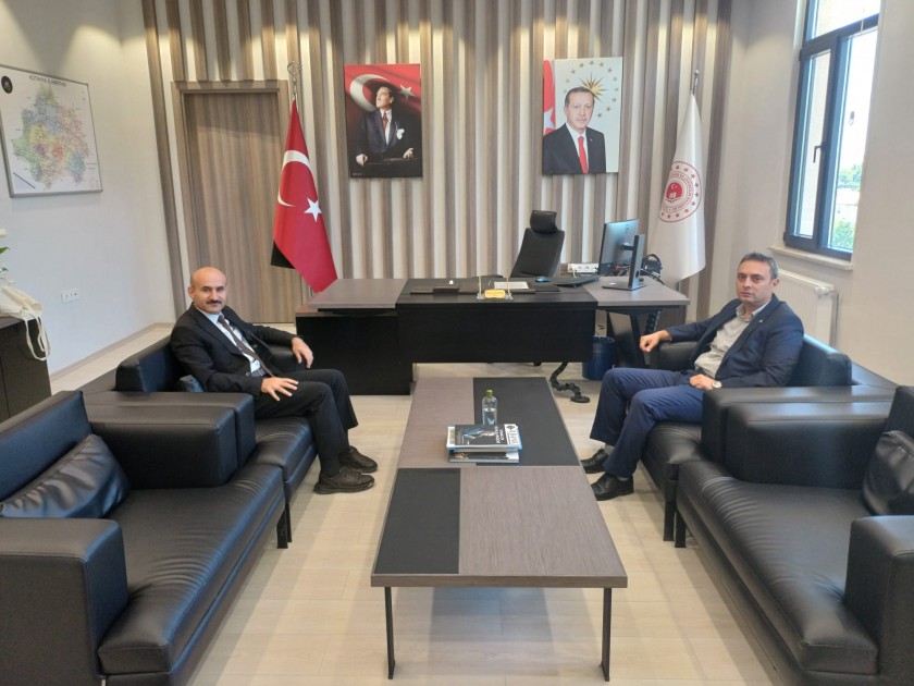 İl Müdürümüz Sayın Engin ÖZTÜRK, Kütahya Çevre, Şehircilik ve İklim Değişikliği İl Müdürü Sayın  İbrahim ÇATLADAN'ı makamında ziyaret etti.