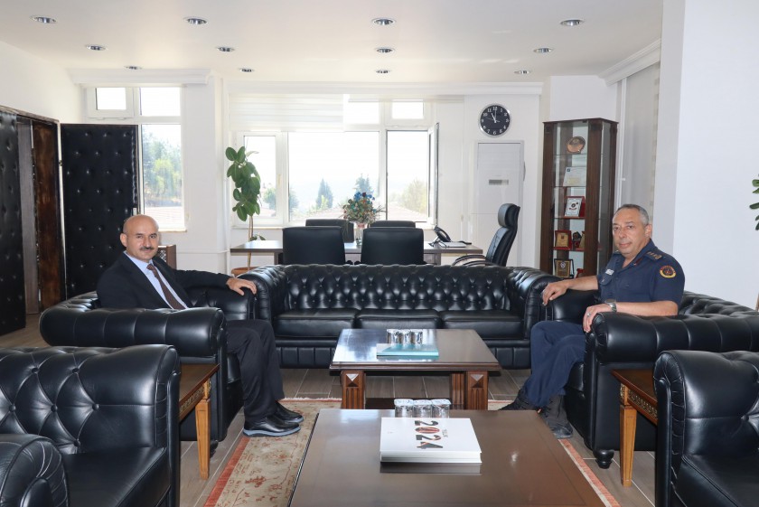 İl Müdürümüz Sayın Engin ÖZTÜRK, Bilecik İl Jandarma Komutanı Jandarma Kıdemli Albay Sayın Ali VANLI'ya hayırlı olsun ziyaretinde bulundu.