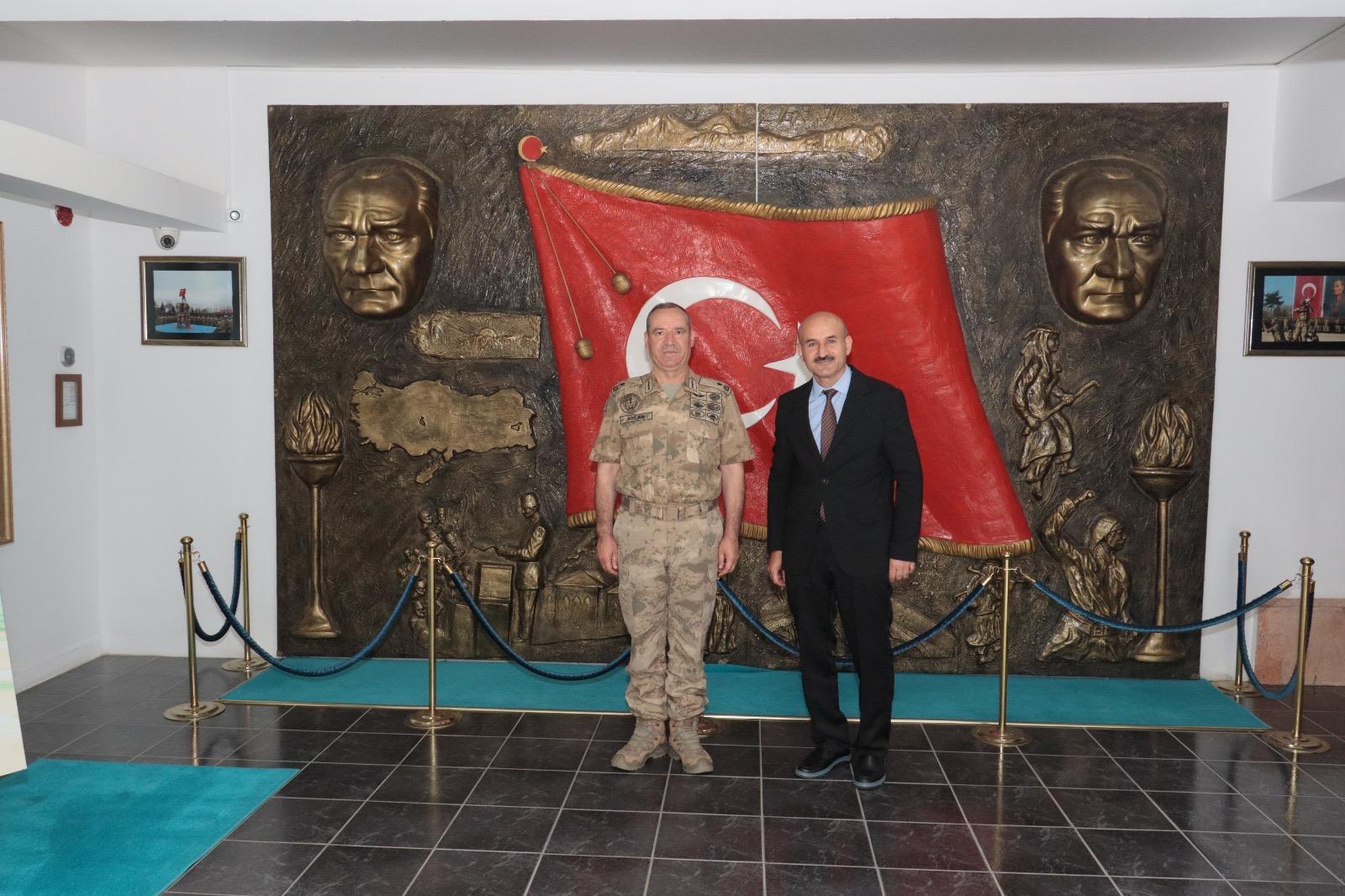 İl Müdürümüz Sayın Engin ÖZTÜRK, Bilecik  Jandarma Eğitim Komutanı Tuğgeneral Sayın Yusuf ASLAN'a hayırlı olsun ziyaretinde bulundu.
