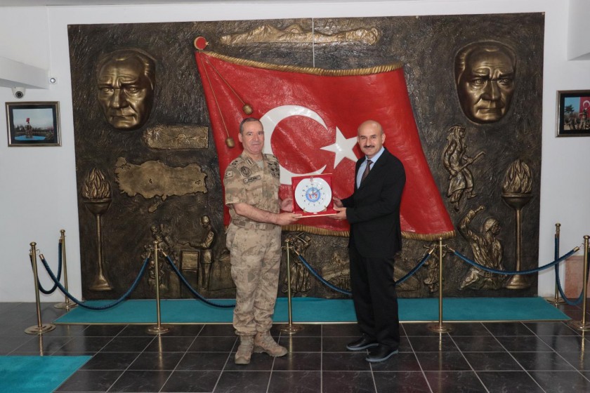 İl Müdürümüz Sayın Engin ÖZTÜRK, Bilecik  Jandarma Eğitim Komutanı Tuğgeneral Sayın Yusuf ASLAN'a hayırlı olsun ziyaretinde bulundu.