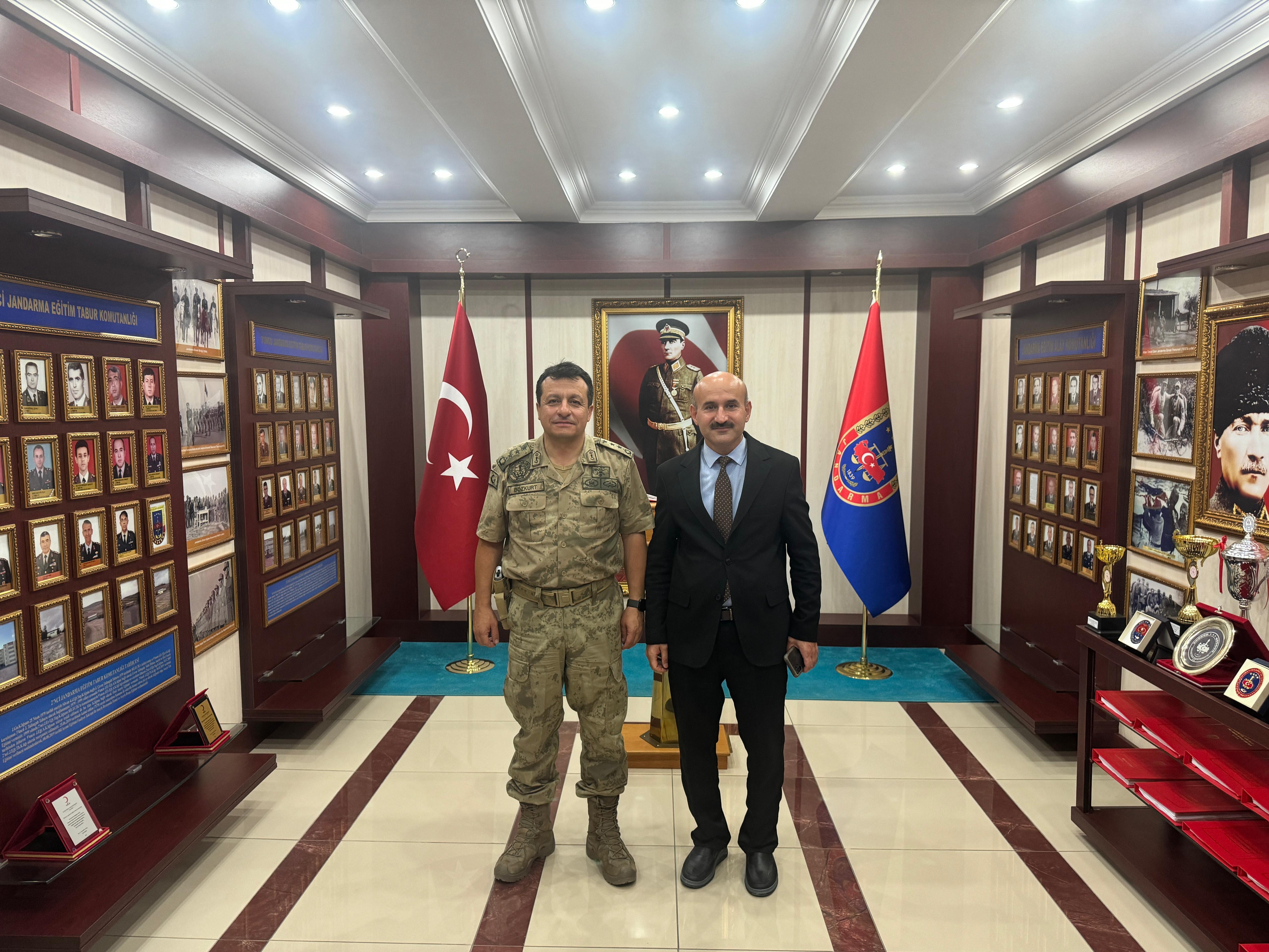İl Müdürümüz Sayın Engin ÖZTÜRK, Bilecik Jandarma Eğitim Alay Komutanı  Jandarma Albay Sayın Aşkın BOZKURT'a hayırlı olsun ziyaretinde bulundu