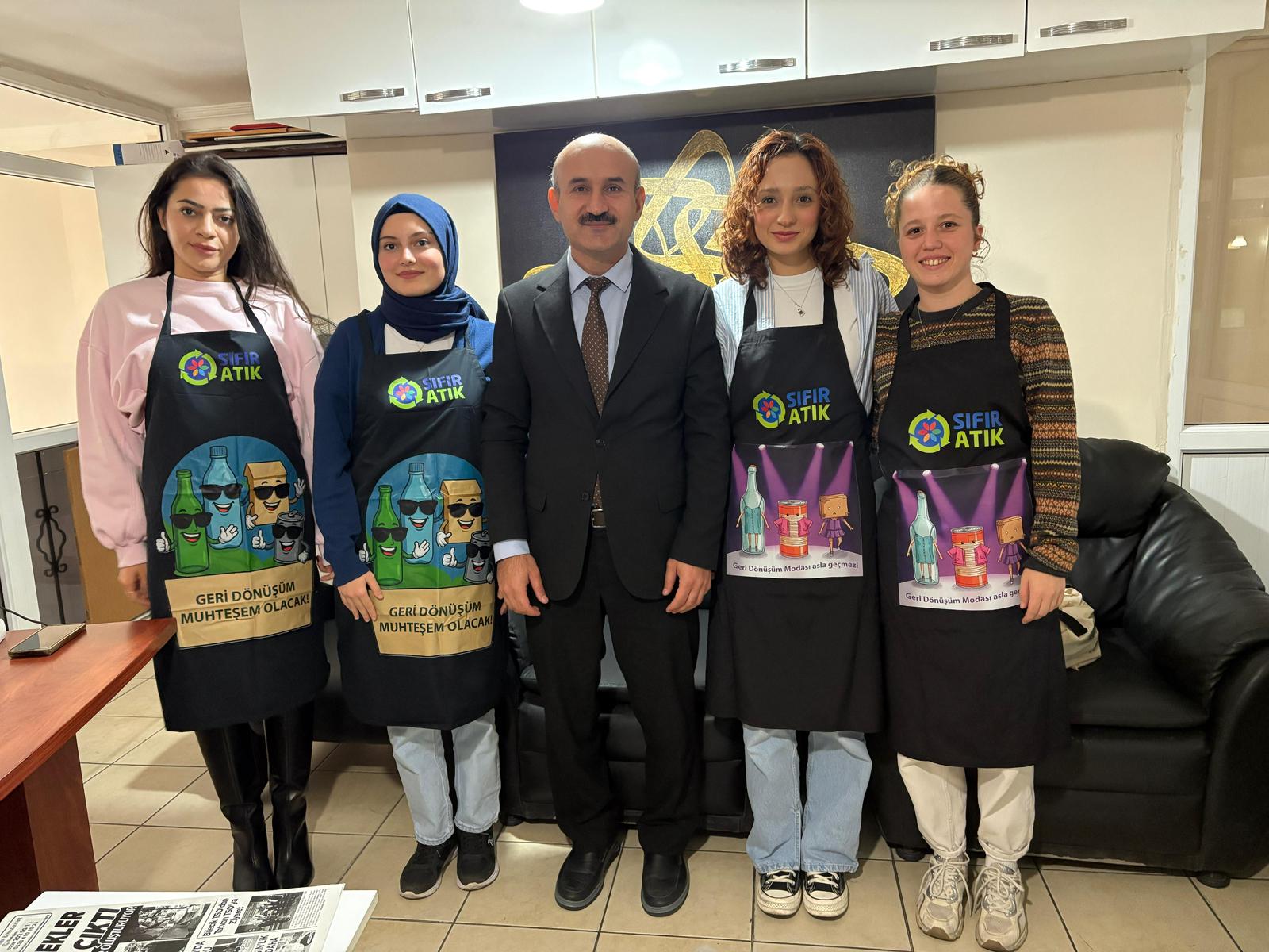 İl Müdürümüz Sayın Engin ÖZTÜRK, Değişim Gazetesine ziyarette bulunmuştur.