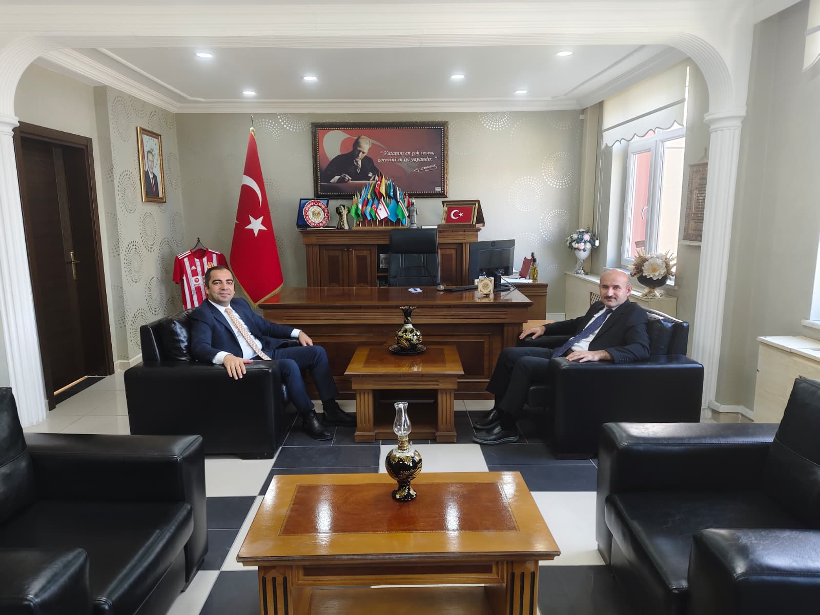 İl Müdürümüz Sayın Engin ÖZTÜRK, Yenipazar  Kaymakamı Sayın Mehmet Salih UÇAR'a ziyarette bulundu.