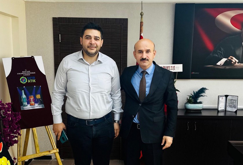 İstanbul Anadolu Adliyesi personeli Resul Burak GÖNÜLTAŞ, İl Müdürümüz Sayın Engin ÖZTÜRK'e ziyarette bulundu.