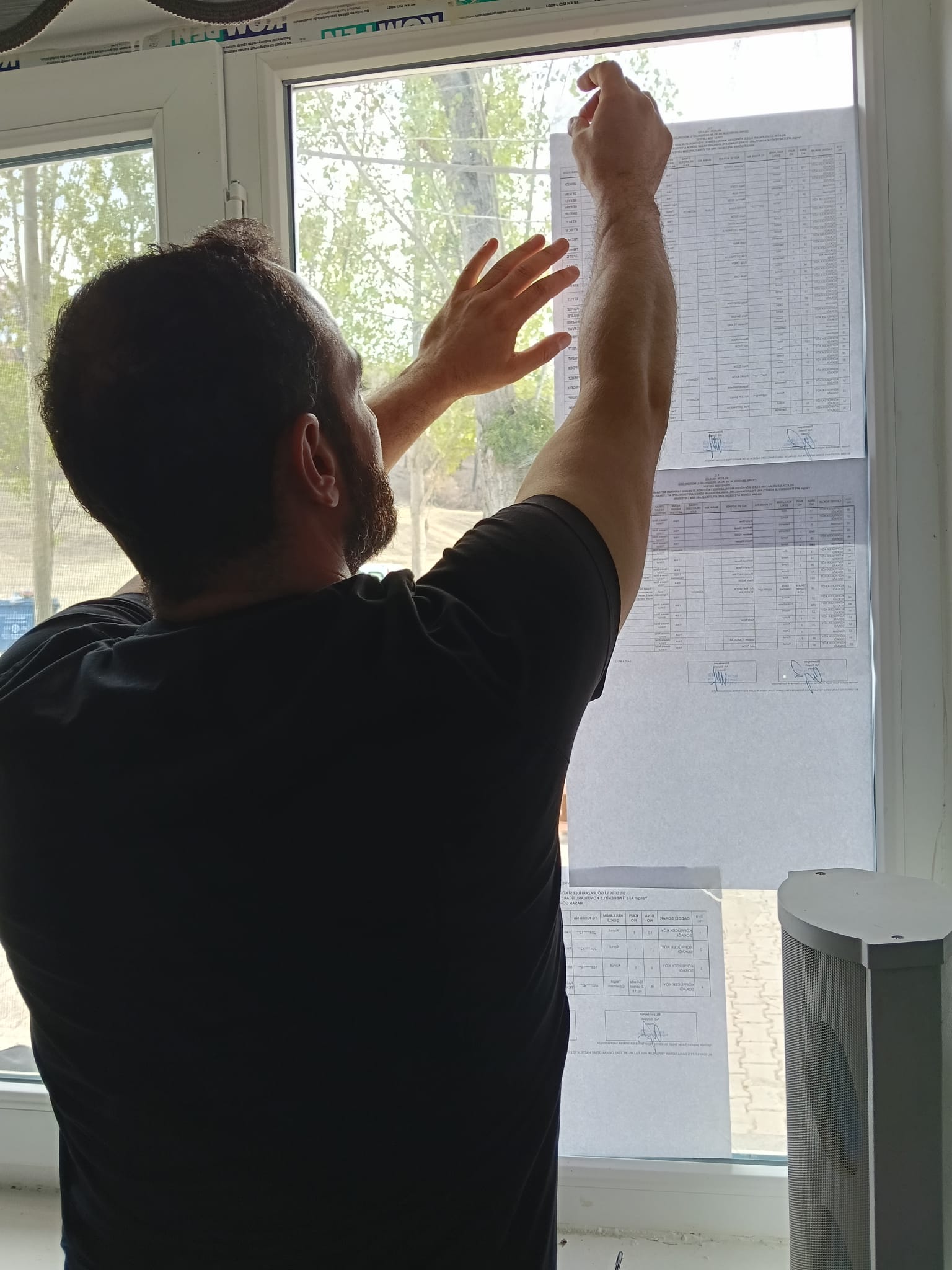 İtiraz Hasar Tespitlerine ait isim listeleri ve ağır hasarlı bina listeleri ilgili Kaymakamlık ve Köy Muhtarlıklarında asılarak ilan edilmiştir.