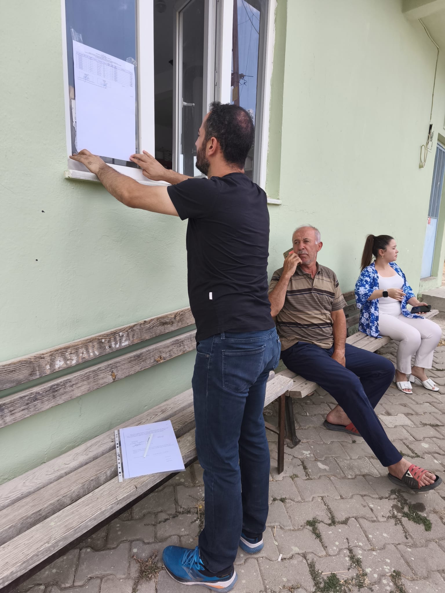 İtiraz Hasar Tespitlerine ait isim listeleri ve ağır hasarlı bina listeleri ilgili Kaymakamlık ve Köy Muhtarlıklarında asılarak ilan edilmiştir.