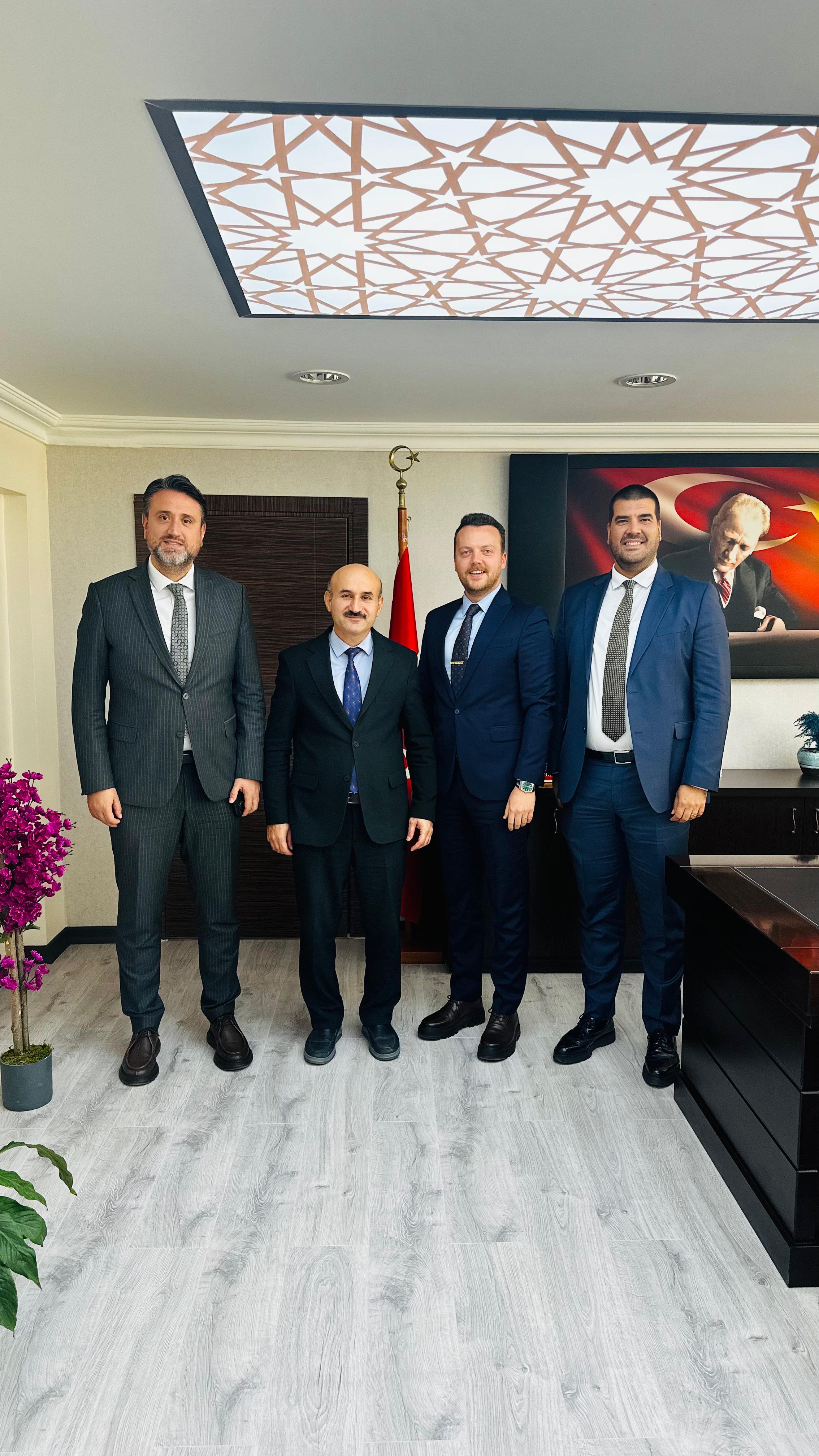 İZAYDAŞ İş Geliştirme Müdürlüğünden Sayın Yusuf YAZICI, Mehmet Melih SARAÇ ve Umur GÜRDAL, İl Müdürümüz Sayın Engin ÖZTÜRK'e ziyarette bulundular.