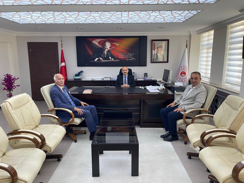 MHP İl Başkanı Sayın İbrahim BAĞ ve Merkez İlçe Başkanı Sayın Hakif PEKİNCE, İl Müdürümüz Sayın Engin ÖZTÜRK'e ziyarette bulundular