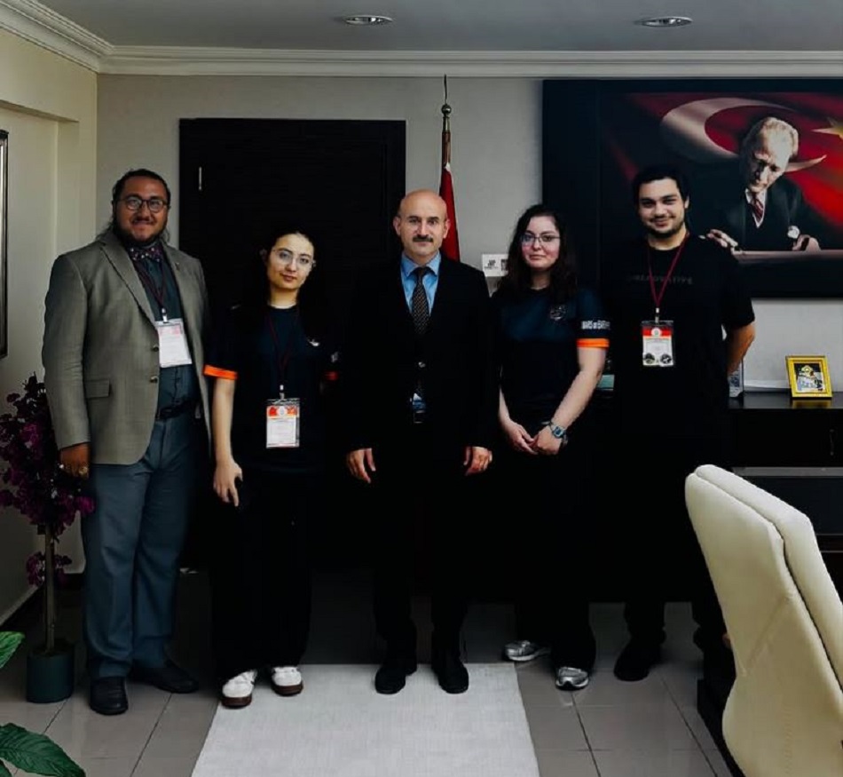 Moep Gönüllüleri Sayın Yağmur ARZUM, Alp IŞIK Orhan AÇIKGÖZ ve Ebru hanım İl Müdürümüz Sayın Engin ÖZTÜRK’ü ziyarette bulundular.
