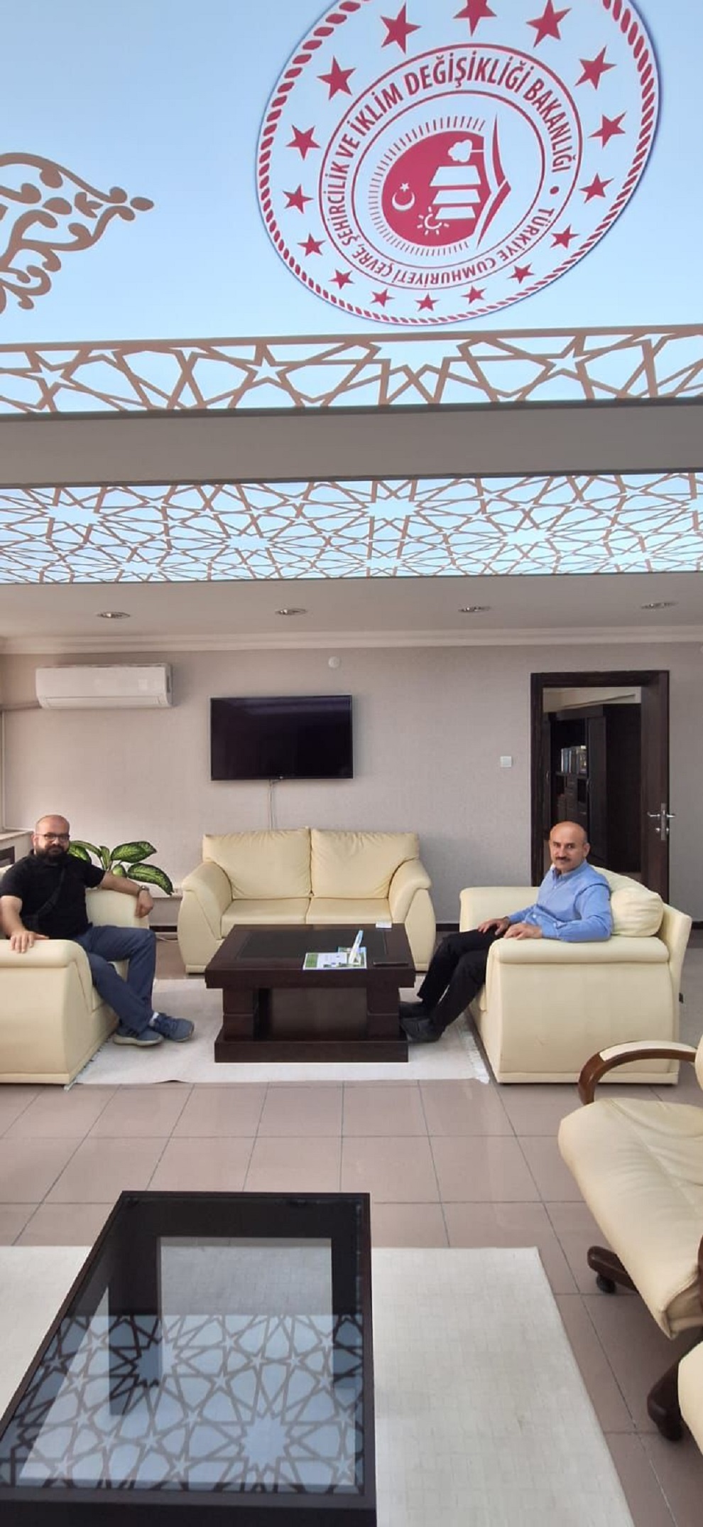 Şehit Abdülhamit BİLGEN İlkokulu Müdürü Sayın Ahmet ERCAN, İl Müdürümüz Sayın Engin ÖZTÜRK'e ziyarette bulundu