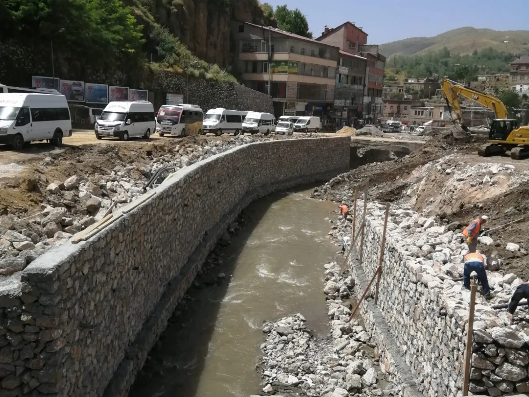 Bitlis Dereüstü Kentsel Dönüşüm Proje hatları ortaya çıkmaya başladı, ilk lastik savağın temeli atıldı