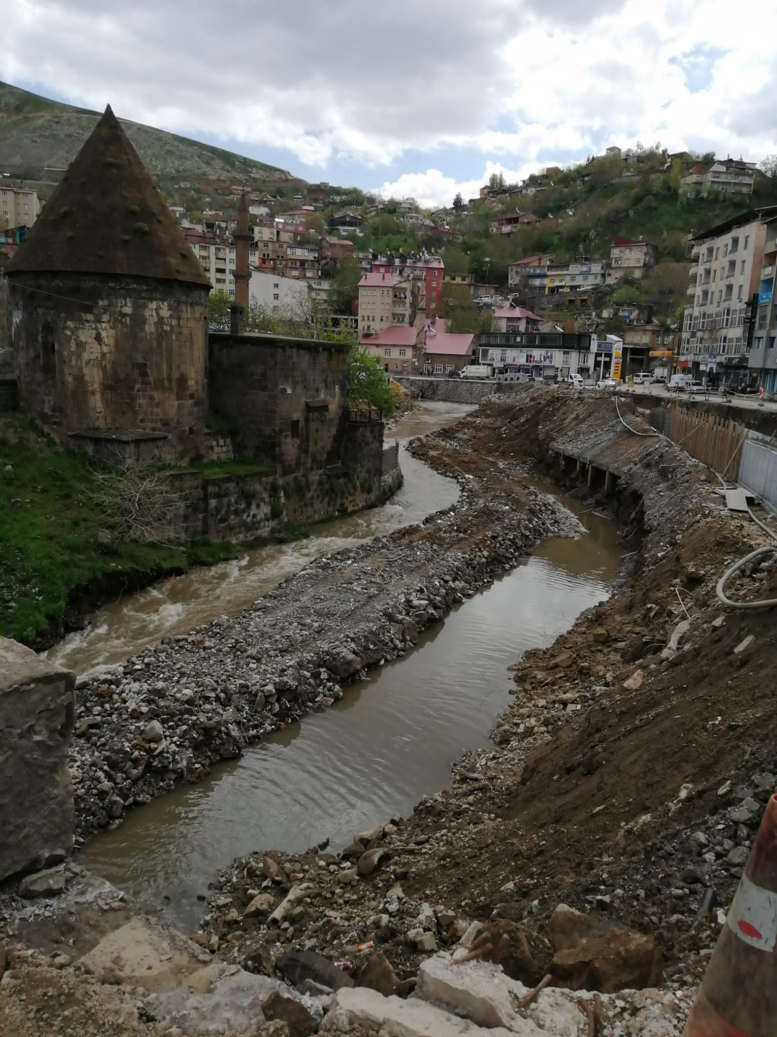 Bitlis Merkez Dereüstü Kentsel Dönüşüm Projesi Kapsamında Yapılacak Olan Millet Bahçesinin Yapımı Büyük Bir Hızla Devam Ediyor