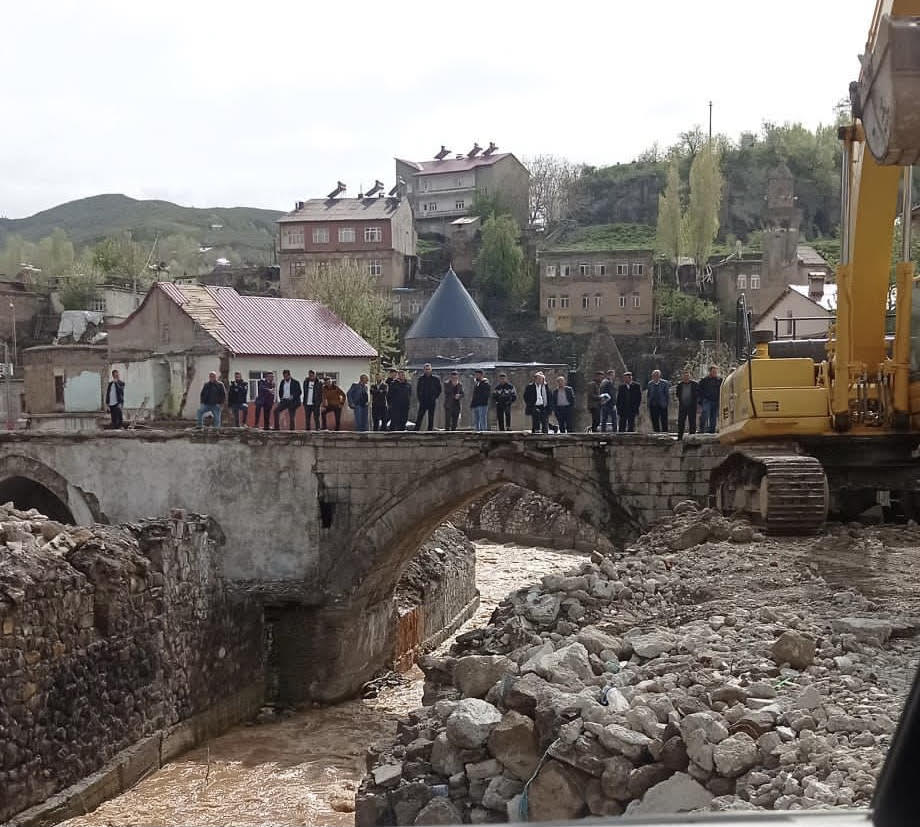 Bitlis Merkez Dereüstü Kentsel Dönüşüm Projesi Kapsamında Yapılacak Olan Millet Bahçesinin Yapımı Büyük Bir Hızla Devam Ediyor