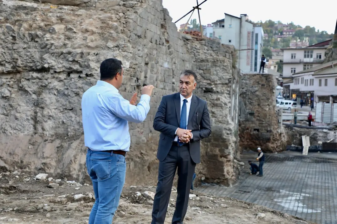 Bitlis Valimiz Sayın Oktay ÇAĞATAY'a, İl Müdürümüz Sayın Doğan YORULMAZ  Dereüstü Kentsel Dönüşüm Projesi Çalışmalarının İlerleyişi Hakkında Bilgi Verdi