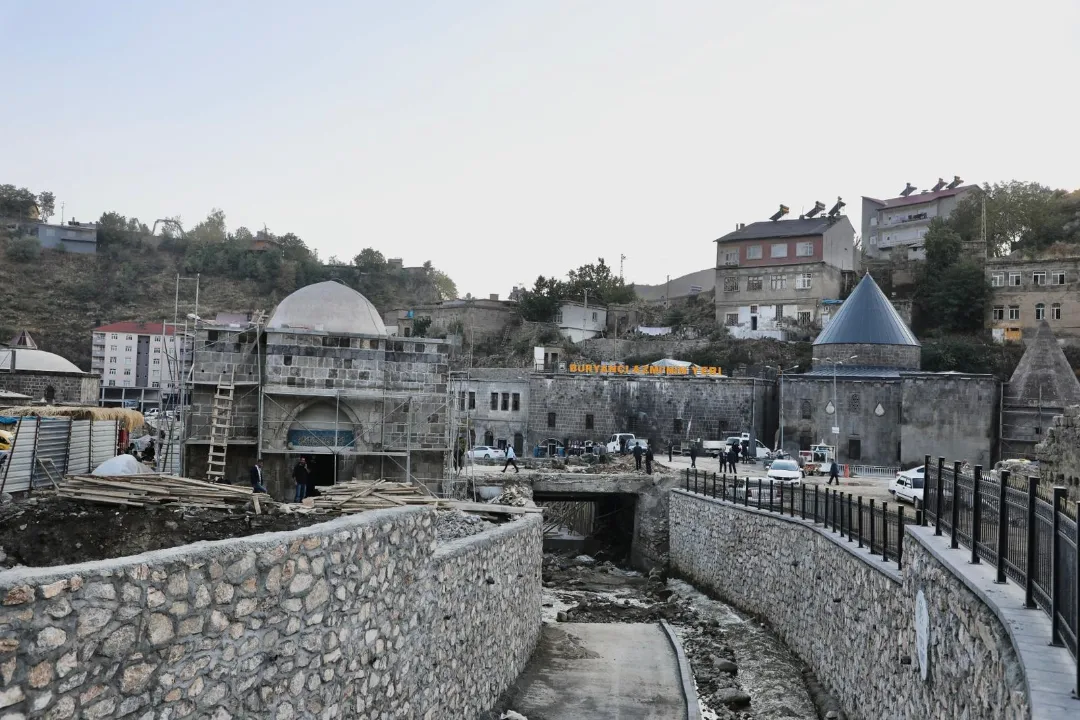 Bitlis Valimiz Sayın Oktay ÇAĞATAY'a, İl Müdürümüz Sayın Doğan YORULMAZ  Dereüstü Kentsel Dönüşüm Projesi Çalışmalarının İlerleyişi Hakkında Bilgi Verdi