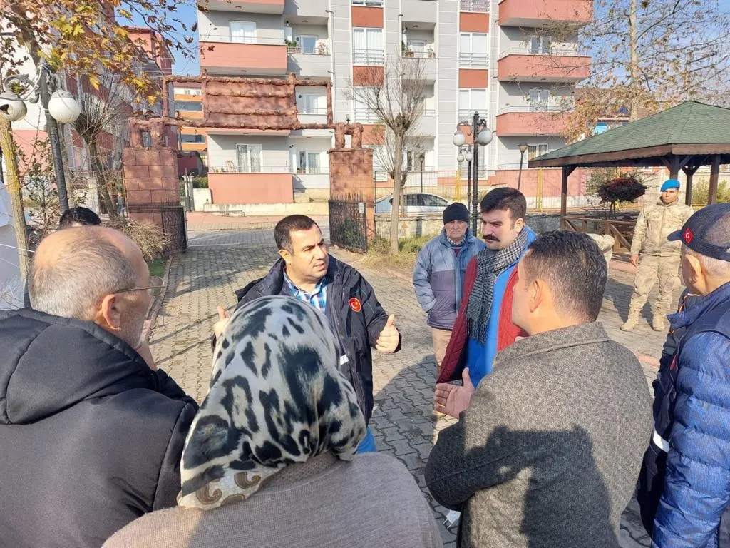 İl Müdürümüz Sayın Doğan YORULMAZ Düzce'nin Gümüşova ilçesinde yapılan hasar tespit çalışmalarında koordinatör müdür olarak görev almaktadır.