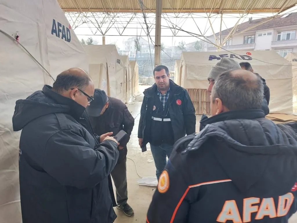 İl Müdürümüz Sayın Doğan YORULMAZ Düzce'nin Gümüşova ilçesinde yapılan hasar tespit çalışmalarında koordinatör müdür olarak görev almaktadır.