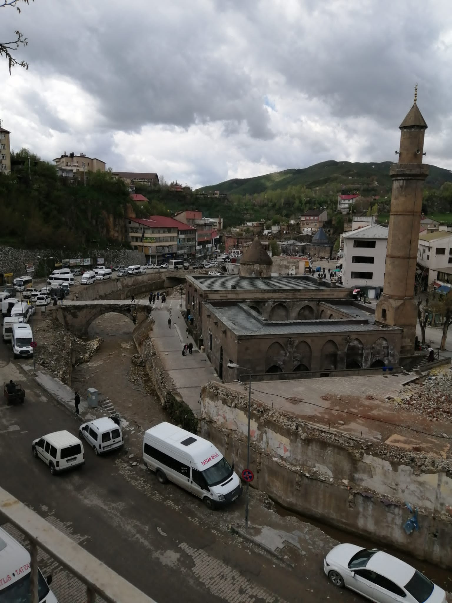 Bitlis Merkez Dereüstü Kentsel Dönüşüm Projesi Kapsamında Yapılacak Olan Millet Bahçesinin Yapımı Büyük Bir Hızla Devam Ediyor