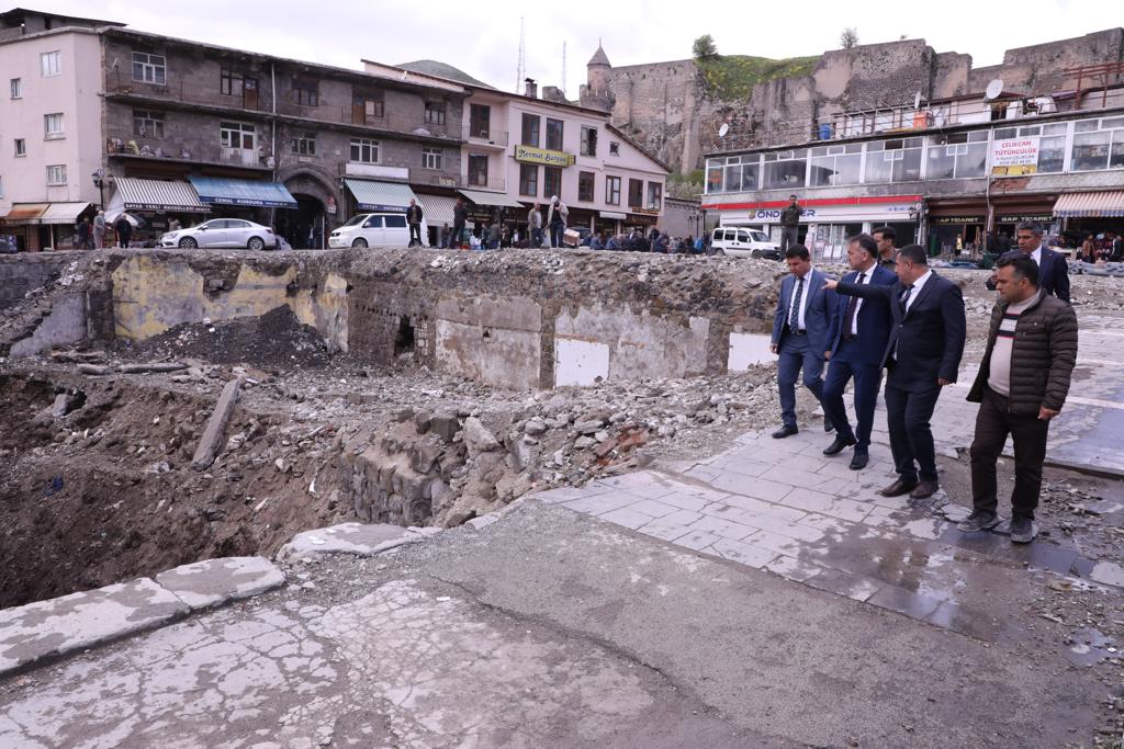 Bitlis Valimiz Sayın Oktay ÇAĞATAY'a Millet Bahçesi Çalışmaları İle İlgili Bilgi Verildi