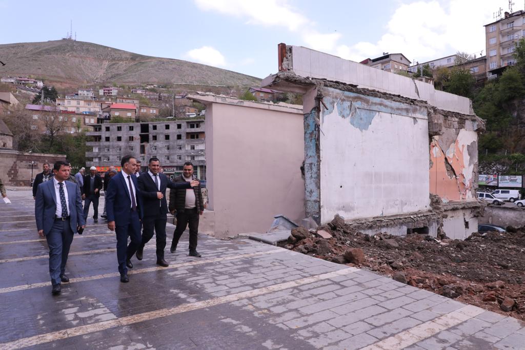 Bitlis Valimiz Sayın Oktay ÇAĞATAY'a Millet Bahçesi Çalışmaları İle İlgili Bilgi Verildi