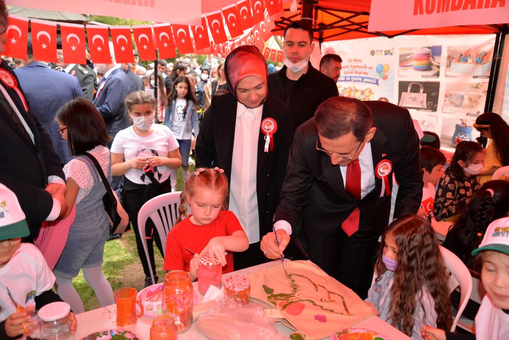 23 NİSAN ULUSAL EGEMENLİK VE ÇOCUK BAYRAMI ÇEVRE VE ÇOCUK ŞENLİĞİ YOĞUN BİR KATILIMLA GERÇEKLEŞTİRİLDİ