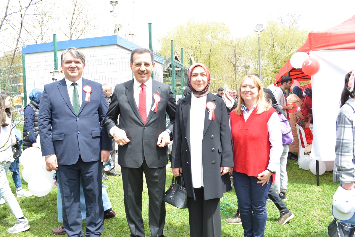 23 NİSAN ULUSAL EGEMENLİK VE ÇOCUK BAYRAMI ÇEVRE VE ÇOCUK ŞENLİĞİ YOĞUN BİR KATILIMLA GERÇEKLEŞTİRİLDİ