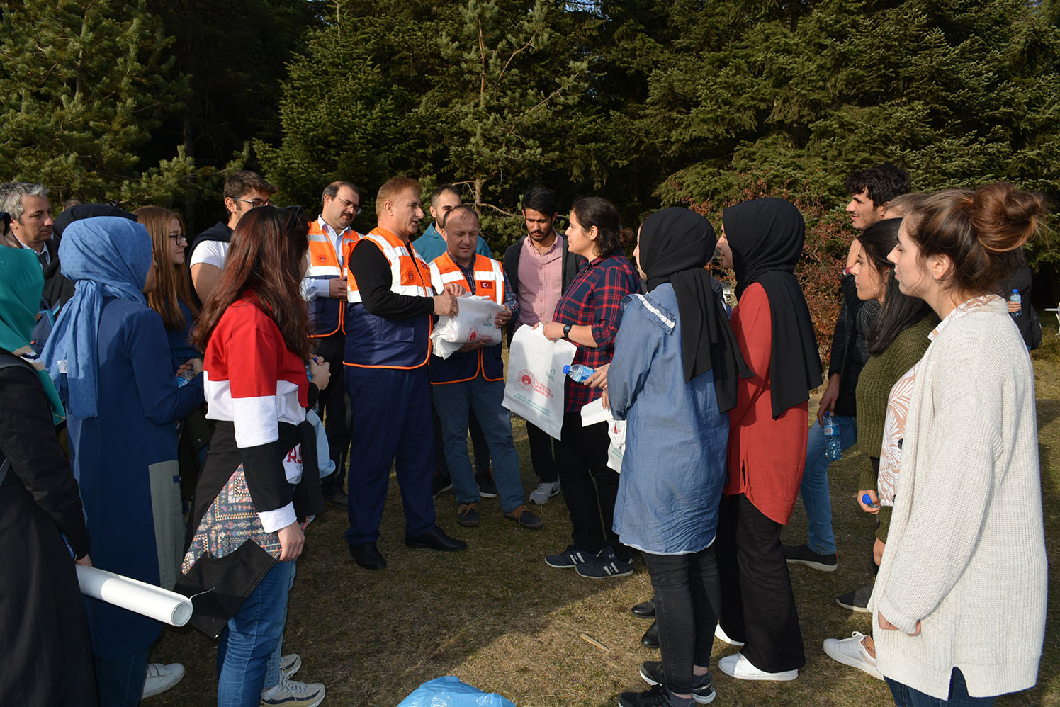 TEMİZ ÇEVRE FARKINDALIK PROGRAMI KAPSAMINDA AT YAYLASI’ NDA ETKİNLİK DÜZENLENDİ