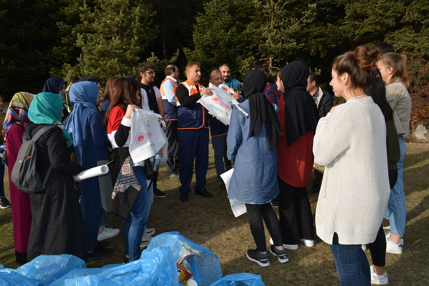 TEMİZ ÇEVRE FARKINDALIK PROGRAMI KAPSAMINDA AT YAYLASI’ NDA ETKİNLİK DÜZENLENDİ