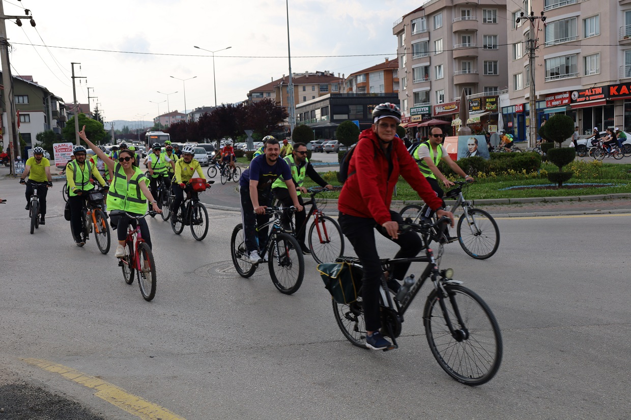 TÜRKİYE ÇEVRE HAFTASI ETKİNLİKLERİ KAPSAMINDA BİSİKLET TURU DÜZENLENDİ