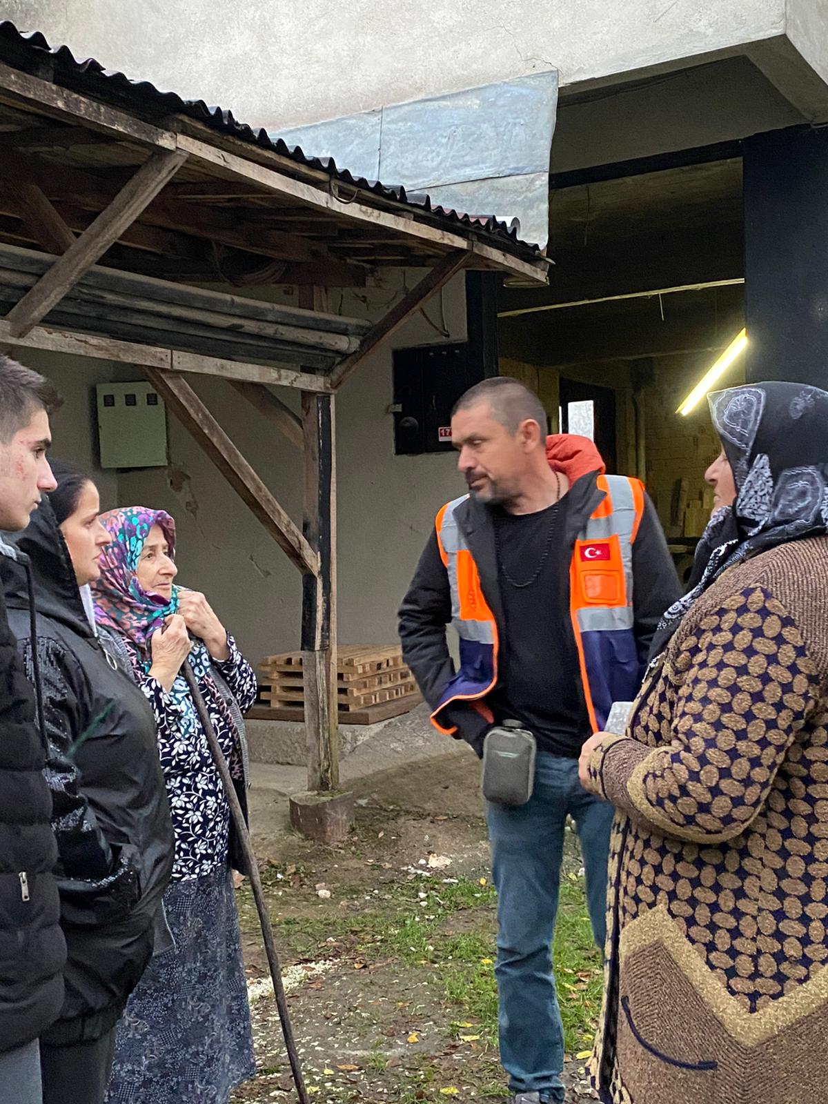 Düzce' de meydana gelen deprem sonrasında, İl Müdürlüğümüz hasar tespit ekibi çalışmalarına başlamıştır.