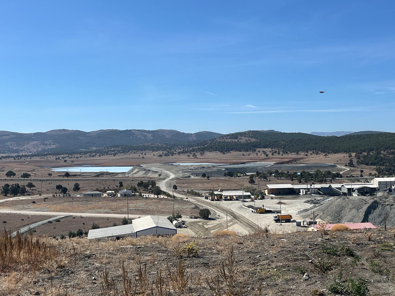 İl Müdür Yardımcımız O. Murat YILDIZ başkanlığında Denetim ile Çevre Kanunu ve bu Kanuna dayanılarak yürürlüğe giren hava, su, toprak, atık, kimyasallar, deniz ve gürültüye ilişkin tüm yönetmeliklere uygunluğu bir arada ele alınarak inceleme yapılmıştır.