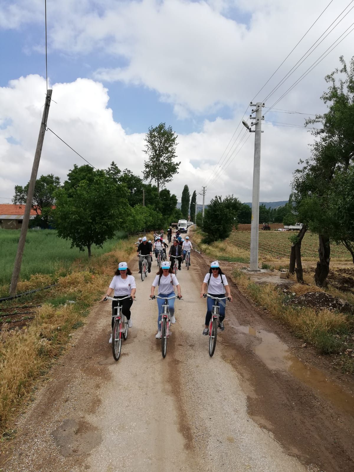 İl Müdürlüğümüz tarafından Çatağıl İlkokulunun katılımı ile Çevre Haftası kapsamında bisiklet etkinliği ve İnsuyu piknik alanında çevre şenliği düzenlenmiştir