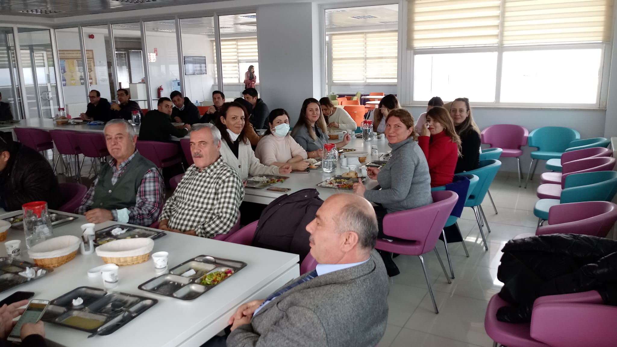 İl Müdürlüğümüz Bünyesinde emekli olan Jeoloji Mühendisi Ramazan TURAN, Elektrik Mühendisi Mahmut ÖZCAN ve Teknisyen İbrahim GÜLEŞİR'e veda yemeği düzenleyerek plaket verildi.