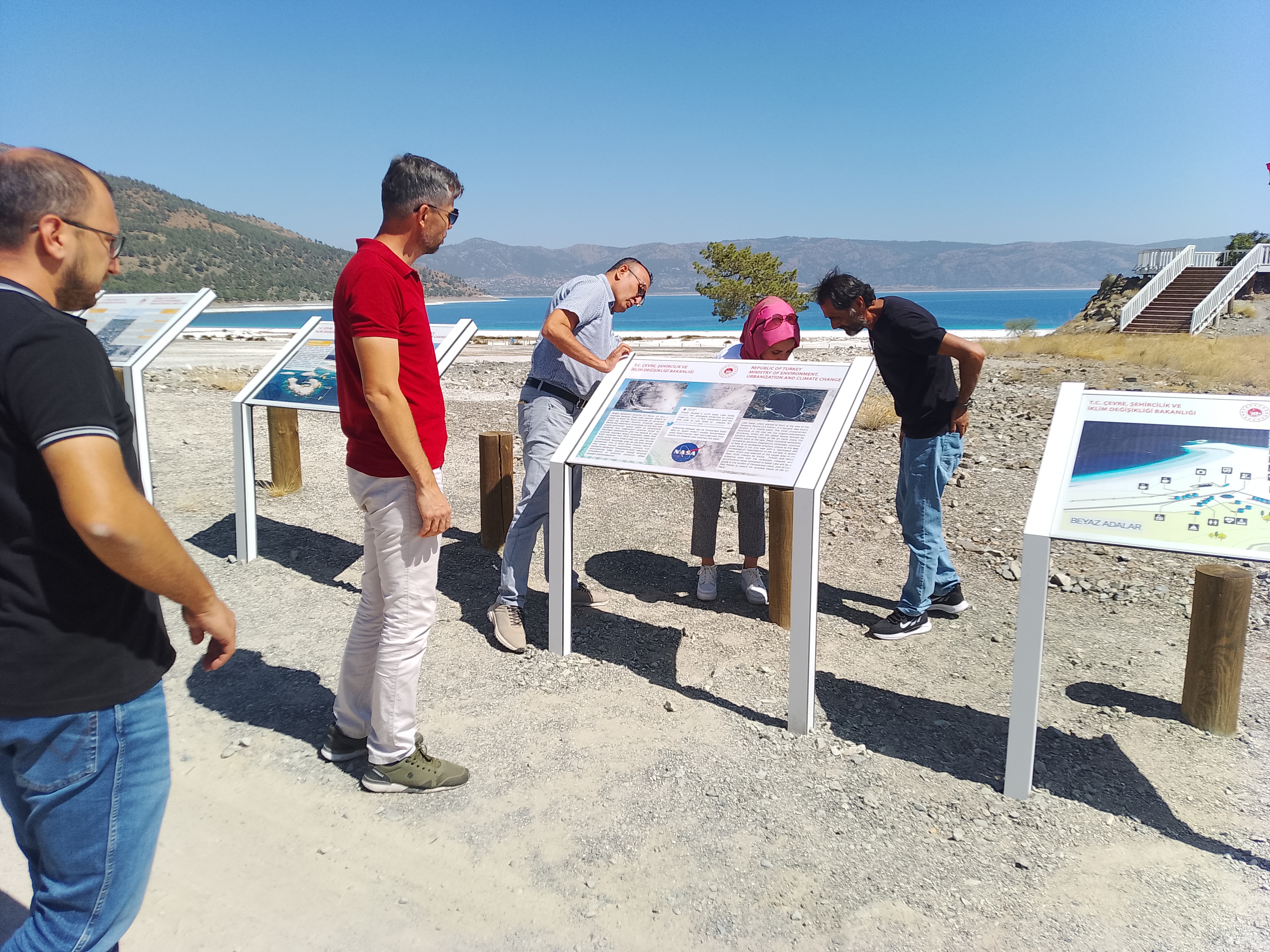 İl Müdürlüğümüzce ihale edilen “Salda Gölü ÖÇK Bölgesi Ahşap Kazık, Uyarı Tabelası ve Bilgi Panosu Alım İşi” tamamlanmış olup Muayene ve Kabul İşlemleri için Müdürlüğümüz personeli tarafından işin sahada kontrol işlemleri gerçekleştirilmiştir.