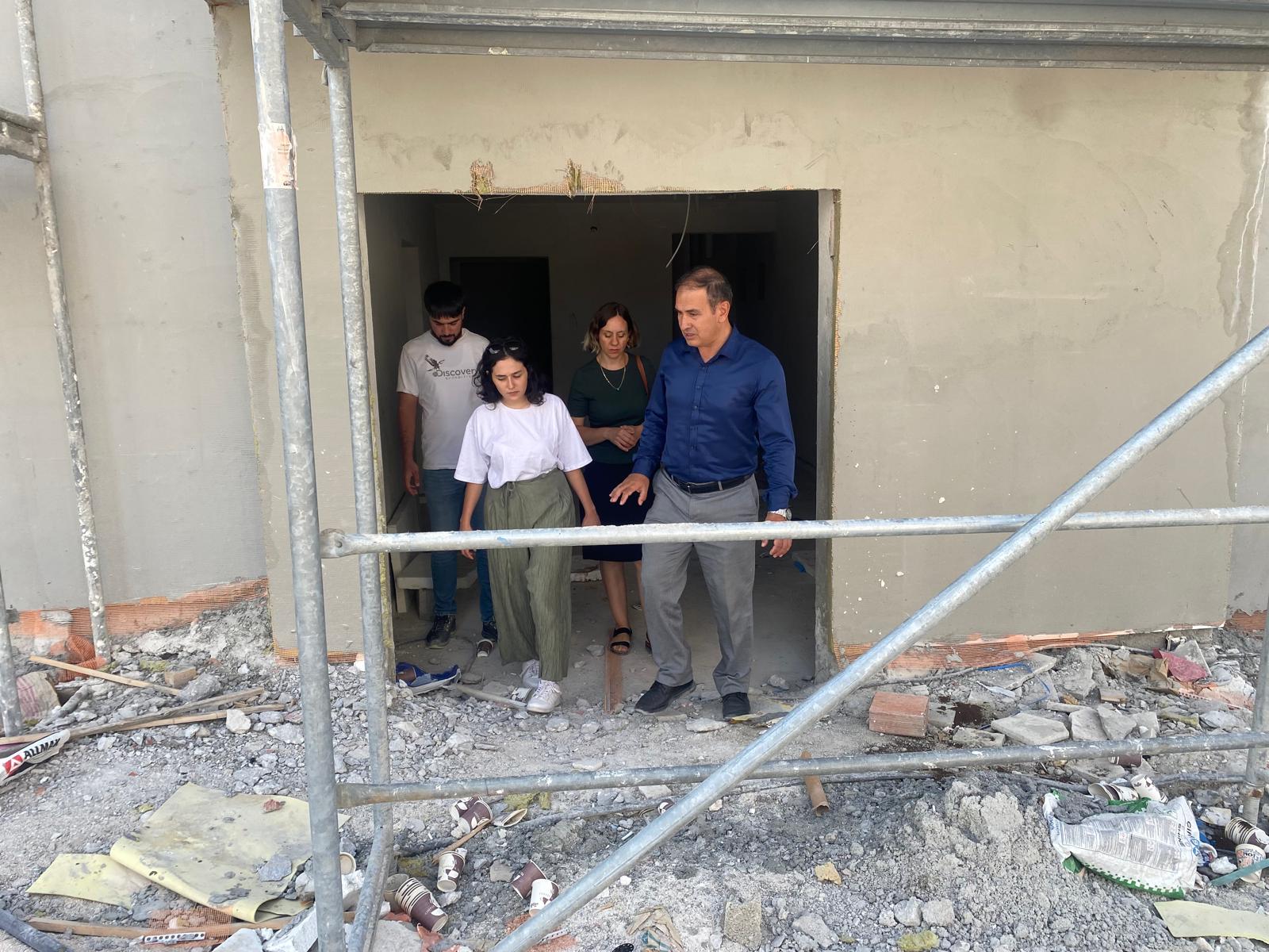Kemer İlçemizde Bakanlığımız tarafından yapımı devam eden Toki Konutlarında İl Müdürümüz Sayın Ali ZEREN ve İl Müdür Yardımcımız Sayın Serçin Berita FOTO tarafından yerinde incelemelerde bulunuldu, süreçler hakkında yetkililerden bilgi alındı.