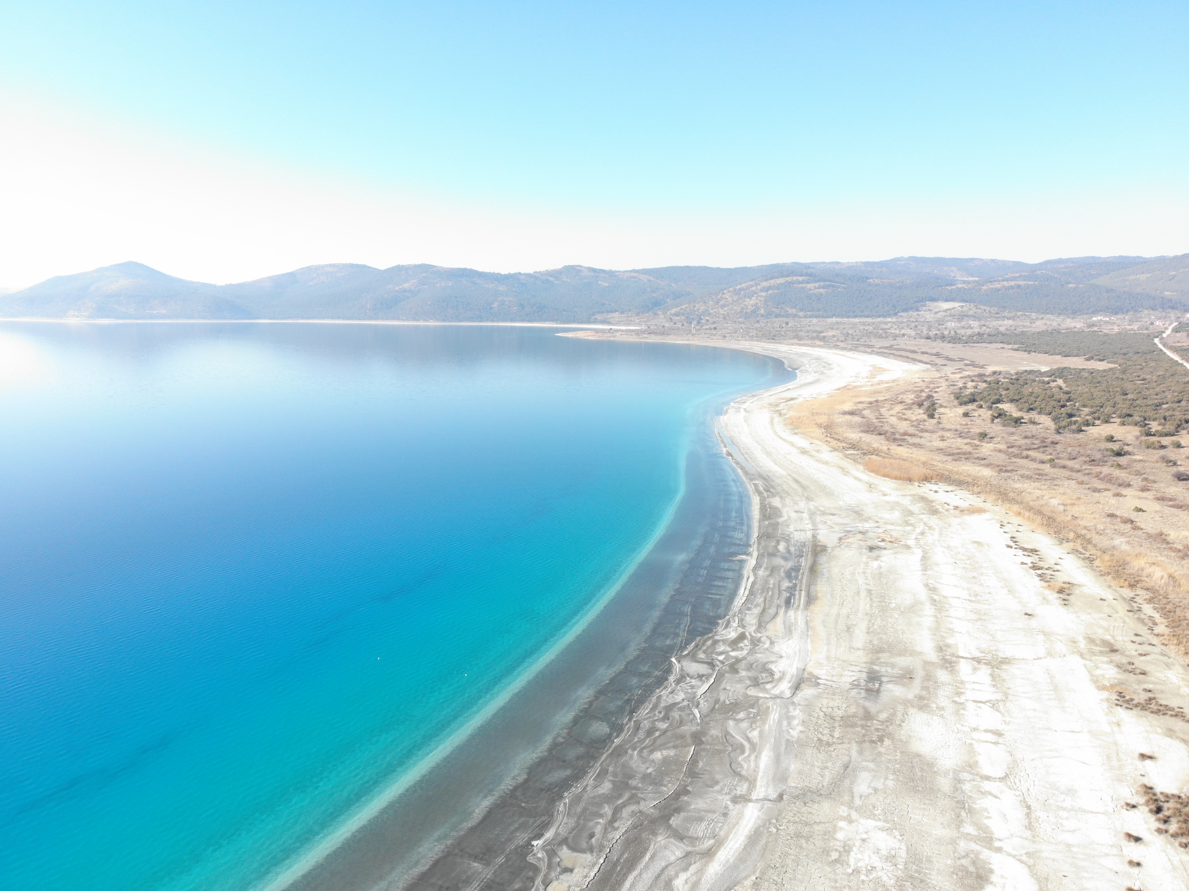 Salda Gölü ve çevresinde Müdürlüğümüzce rutin kontroller kapsamında dron ile çekimler gerçekleştirilmektedir.