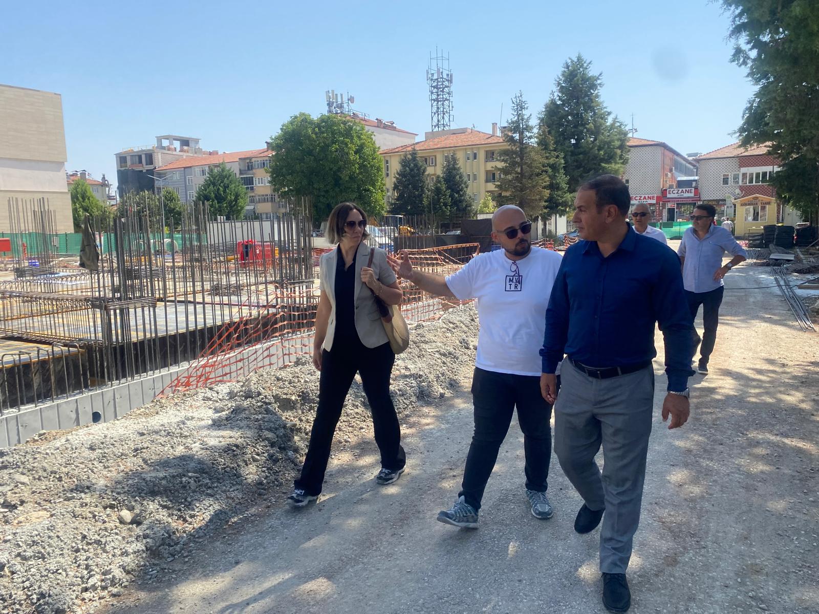 TOKİ Tarafından yapımları devam eden Tefenni, Çavdır ve Altınyayla İlçelerimizde konut projeleri ve Gölhisar Devlet Hastanesi ek bina inşaatlarında yerinde incelemelerde bulunuldu.