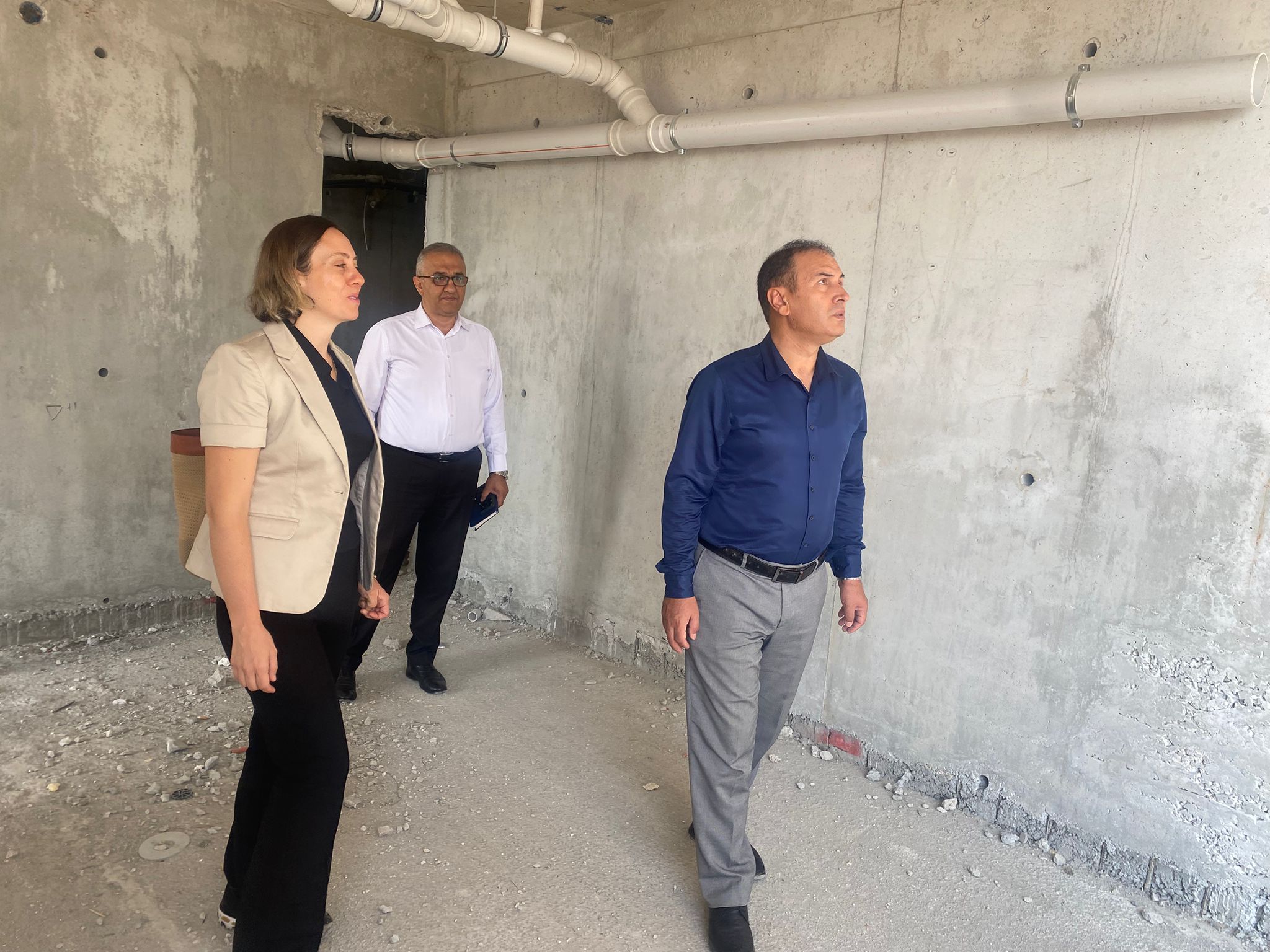 TOKİ Tarafından yapımları devam eden Tefenni, Çavdır ve Altınyayla İlçelerimizde konut projeleri ve Gölhisar Devlet Hastanesi ek bina inşaatlarında yerinde incelemelerde bulunuldu.
